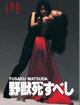 《穿宽松睡衣练瑜伽》
